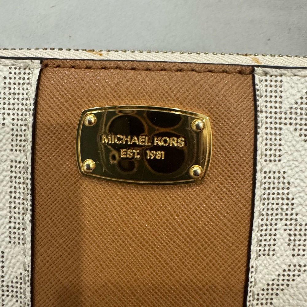 Michael Kors Cream and Brown Card Holder Keychain - Picture 2 of 7